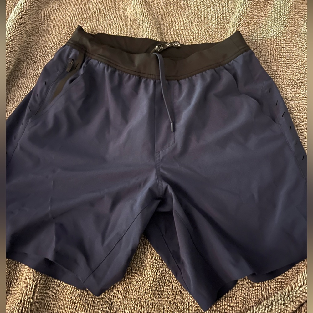Men’s Ten Thousand Navy and Black Interval Shorts, 7 in inseam, size small
